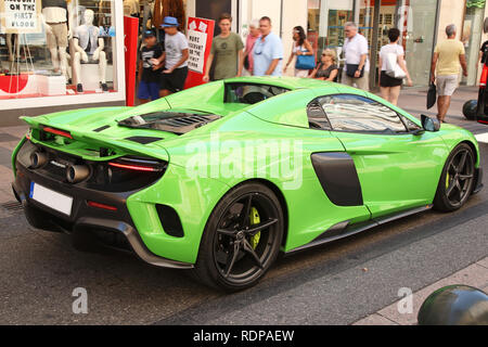 McLaren Sportwagen auf den Straßen von Cannes in Südfrankreich geparkt Stockfoto