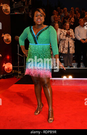 Berühmtheiten, Tänzer und Richter kommen für die streng Come Dancing Start der Elstree Studios in Borehamwood, Hertfordshire bietet: Tameka Empson Wo: Hertfordshire, Großbritannien Wann: 30 Aug 2016 Quelle: Steve Finn/WANN Stockfoto