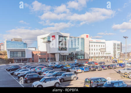 Universität von South Wales und die Smart-Brücke in Cardiffs Adamstown Gegend der Stadt. Bitte credit Ffotograff Stockfoto