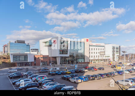 Universität von South Wales und die Smart-Brücke in Cardiffs Adamstown Gegend der Stadt. Bitte credit Ffotograff Stockfoto