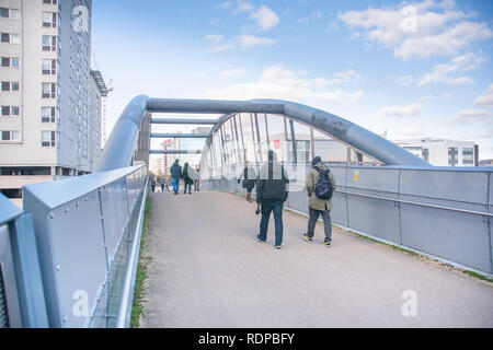 Universität von South Wales und die Smart-Brücke in Cardiffs Adamstown Gegend der Stadt. Bitte credit Ffotograff Stockfoto