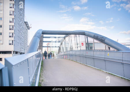 Universität von South Wales und die Smart-Brücke in Cardiffs Adamstown Gegend der Stadt. Bitte credit Ffotograff Stockfoto