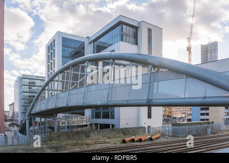 Universität von South Wales und die Smart-Brücke in Cardiffs Adamstown Gegend der Stadt. Bitte credit Ffotograff Stockfoto