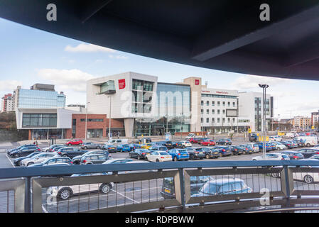 Universität von South Wales und die Smart-Brücke in Cardiffs Adamstown Gegend der Stadt. Bitte credit Ffotograff Stockfoto