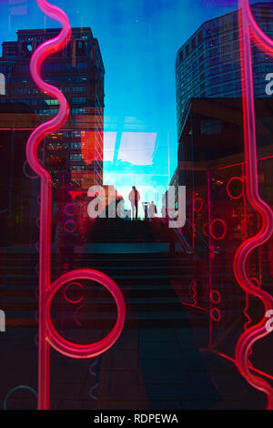 Blick durch die heofon Licht Labyrinth an Cabot Square Stockfoto