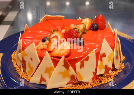 Nahaufnahme von Kuchen für Kunden im Restaurant Stockfoto