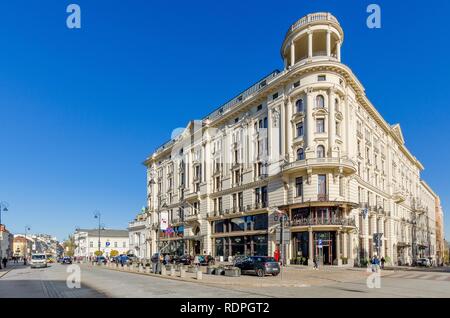 Warschau, MAZOVIAN PROVINZ/POLEN - 31. OKTOBER 2018: Luxus' Bristol Hotel. Krakowskie Przedmiescie Straße, Teil der Royale Route. Stockfoto