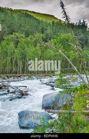 Akkem Fluss von Glacier und Beluha Bereich. Russland Stockfoto