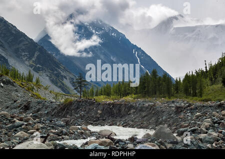 Akkem Fluss von Glacier und Belukha Bereich. Russland Stockfoto