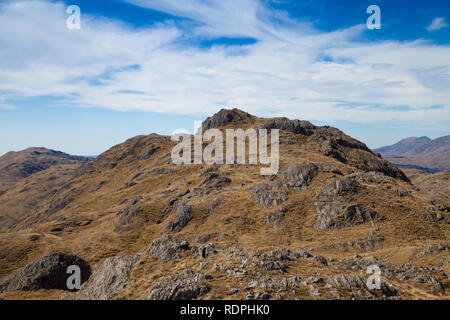 Mit Blick auf die Gipfel des Corbett Druim Tarsuinn in den schottischen Highlands in der Nähe von glenfinnan. Stockfoto