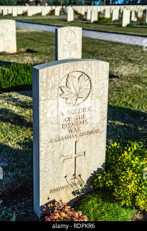Unbekanntes Grab in Moro River Canadian War Cemetery in Ortona. Abruzzen Stockfoto