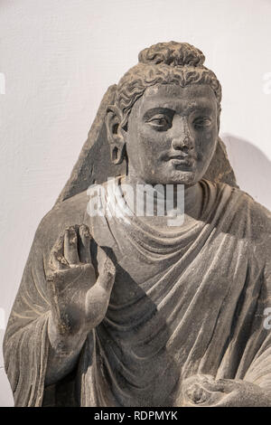 Buddha. Kuschana, Gandhara. 2. Jahrhundert. 42 x 36 x 9 cm. Stockfoto