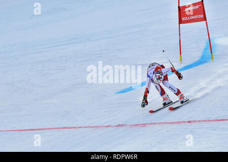 KILLINGTON, Vermont - 24. NOVEMBER: Michelle Gisin von SUI konkurriert im ersten Lauf des Riesenslaloms am Audi FIS Ski World Cup. Stockfoto