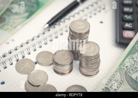 Polnische Währung, Stack der Polnischen Münzen. Geschäftliche und finanzielle Konzept Stockfoto