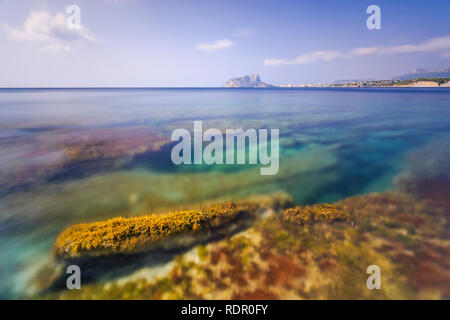 Morgen Licht am Cap Blanc in Moraira, mit Penon de Ifach, Teulada Moraira, Alicante, Costa Blanca, Alicante, Spanien, Europa. Stockfoto