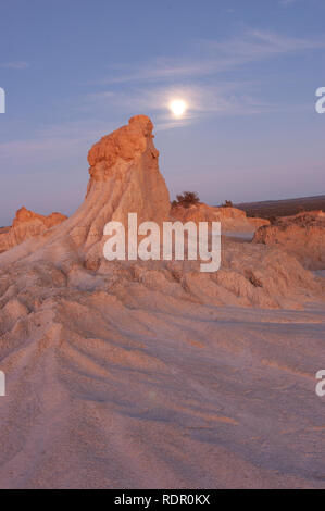 Lünetten bei Sonnenaufgang, Mungo National Park, New South Wales, Australien Stockfoto