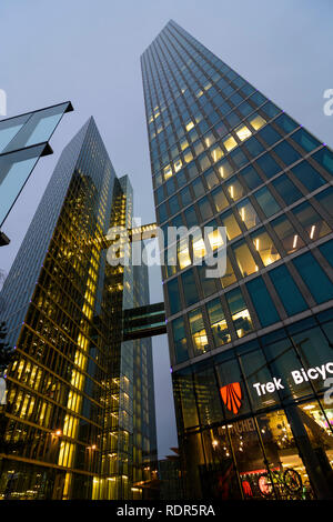 München, München: Bürogebäude Highlight Towers, Hochhaus, Wolkenkratzer in Oberbayern, München, Oberbayern, Bayern, Bayern, Deutschland Stockfoto