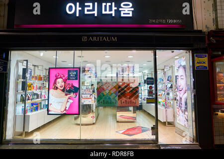 SEOUL, Südkorea - ca. Mai 2017: Kosmetik store in Seoul. Stockfoto
