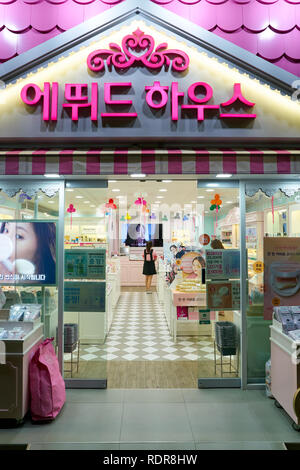 SEOUL, Südkorea - ca. Mai 2017: Kosmetik Shop in Seoul. Stockfoto