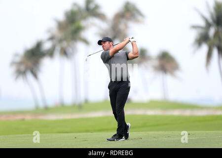 Singapur. Jan, 2019 18. PAUL CASEY von England spielt einen Schuß auf das 7. Loch in der zweiten Runde der Singapur geöffnet an der Serapong Kurs, Sentosa Golf Club. Credit: Paul Miller/ZUMA Draht/Alamy leben Nachrichten Stockfoto