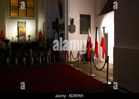 Danzig, Polen. Jan, 2019 18. Hommage an den Sarg Bürgermeister von Danzig Pawel Ottar. Der Sarg mit dem Körper von Pawel Ottar ist an die Mariacka Basilika ausgesetzt. Credit: Slawomir Kowalewski/Alamy leben Nachrichten Stockfoto