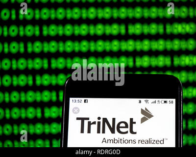 Kiew, Ukraine. Jan, 2019 18. TriNet Payroll Services Company Logo gesehen auf einem Smartphone angezeigt. Quelle: Igor Golovniov/SOPA Images/ZUMA Draht/Alamy leben Nachrichten Stockfoto