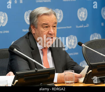 New York, Vereinigte Staaten. Jan, 2019 18. New York, NY - 18. Januar 2019: Generalsekretär Antonio Guterres Schriftsatz Journalisten auf Prioritäten für 2019 im UN-Hauptquartier Credit: Lev radin/Alamy leben Nachrichten Stockfoto