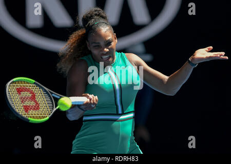 Melbourne, Australien. 19. Jan 2019. 16. Saatgut Serena Williams aus den USA in Aktion in der dritten Runde gegen Dayana Yastremska der Ukraine am Tag sechs der Australian Open 2019 Grand Slam Tennis Turnier in Melbourne, Australien. Williams gewann 62 61. Sydney Low/Cal Sport Media Credit: Cal Sport Media/Alamy leben Nachrichten Stockfoto