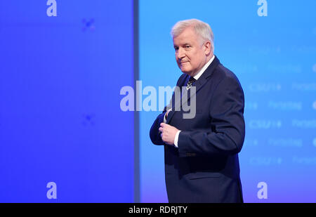 München, Deutschland. 19. Jan 2019. Die aktuelle parteichef Horst Seehofer die Bühne auf dem CSU-Sonderparteitag lassen für die Wahl eines neuen Parteivorsitzenden in der Kleinen Olympiahalle in München (Bayern). Foto: Tobias Hase/dpa Quelle: dpa Picture alliance/Alamy leben Nachrichten Stockfoto