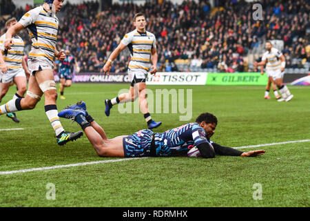 Sixways Stadion, Worcester, Großbritannien. 19. Jan 2019. European Challenge Cup, Worcester vs Stade Francais; Jonathan Danty Stade Francais Paris Kerben seine Seiten dritten Versuch Credit: Craig Thomas/news Bilder Credit: Aktuelles Bilder/Alamy Live News Credit: Aktuelles Bilder/Alamy leben Nachrichten Stockfoto