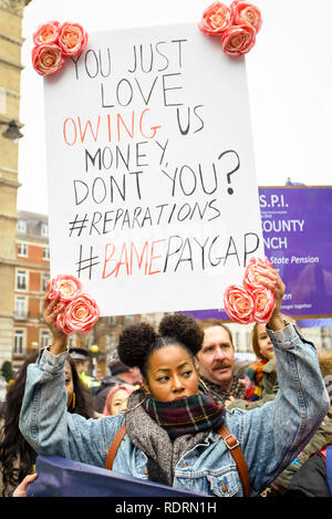 London, Großbritannien. Jan, 2019 19. Ein Mädchen hält ein Schild im März der Frauen in der Hauptstadt, eine von 30 weltweiten Demonstrationen gegen Gewalt gegen Frauen zu protestieren und die negativen Auswirkungen der Sparpolitik. London's Thema dieses Jahr ist "Brot und Rosen", ehrt Polnisch-amerikanische suffragette Rose Schneiderman, der 1911 sagte: "Die Arbeiter Brot haben müssen, aber Sie müssen Rosen zu haben, in der Antwort auf eine Fabrik Feuer, wo 146 vorwiegend weiblichen Textilarbeiterinnen starben. Credit: Stephen Chung/Alamy leben Nachrichten Stockfoto