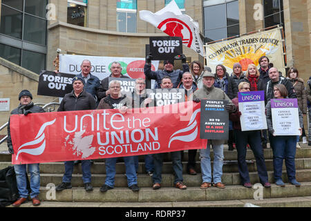 Glasgow, UK. 19. Januar 2019. Mehrere hundert Trades Union Aktivisten und Unterstützer nahmen an einer Kundgebung in der Buchanan Street, Glasgow, als Demonstration gegen die Kürzungen zu lokalen Diensten, die zum Verlust von fast 50.000 Jobs. Mehrere Gewerkschaften waren einschließlich Unite, UNISON, RMT, PCS und VOLLZUGSBEAMTE UNION Credit: Findlay/Alamy Leben Nachrichten vertreten Stockfoto