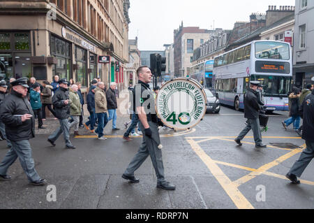 Glasgow, Schottland, Großbritannien. 19. Januar, 2019. Mitglieder des Westlich von Schottland Band Allianz Marsch durch die Straßen der Stadt. Im Jahr 1979 bildeten Sie sind die älteste Republikanische marching Organisation in Schottland und die Errichtung einer 32 Grafschaft sozialistischen Republik Irland zu fördern. Die heutige März ist der Blutige Sonntag, März für Justiz berechtigt. Credit: Skully/Alamy leben Nachrichten Stockfoto