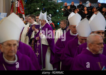 Danzig, Polen, 19. Januar 2019. Beerdigung der Bürgermeister von Danzig, Pawel Ottar, in der mariacka Basilika in Danzig. Die Urne mit der Asche in die Krypta. Credit: Slawomir Kowalewski/Alamy leben Nachrichten Stockfoto