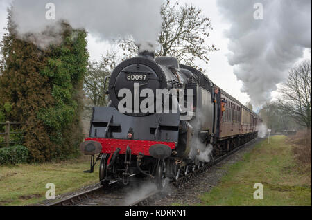 Bury, Lancs.Uk 19 Jan 2019, nach der von Barry Schrottplatz in; 1984 BR-Standard Klasse 4 Tank Motor 80097 macht seinen ersten Passagier auf dem East Lancashire Eisenbahn nach langer Restaurierung Kredit n Porter/Alamy Leben Nachrichten gerettet werden Stockfoto