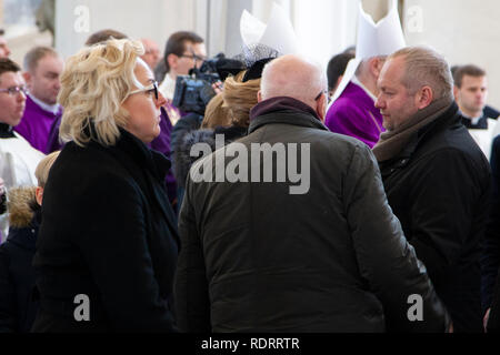 Danzig, Polen, 19. Januar 2019. Beerdigung der Bürgermeister von Danzig, Pawel Ottar, in der mariacka Basilika in Danzig. Die Urne mit der Asche in die Krypta. Credit: Slawomir Kowalewski/Alamy leben Nachrichten Stockfoto