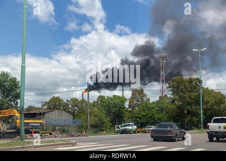 La Plata, Argentinien. 19., Januar 2019. Not-aus an der Ölgesellschaft YPF nach einem General Electric, die über die ganze Stadt. Credit: Federico Julien/Alamy Leben Nachrichten. Stockfoto