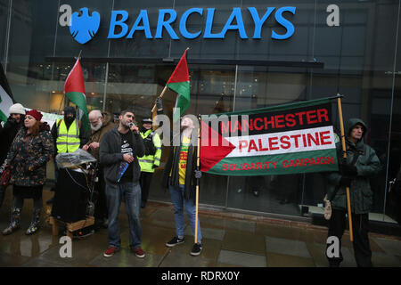 Manchester, Großbritannien. 19. Januar 2019. Pro-palästinensischen Demonstranten auf die Straße, während der Internationalen Woche der Aktion durch das Manchester Boykott Israel Gruppe in Solidarität mit dem palästinensischen Gefangenen Solidarität Netzwerk bezeichnet. 19. Januar 2019 (C) Barbara Cook/Alamy Live News Credit: Barbara Koch/Alamy leben Nachrichten Stockfoto