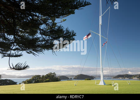 Das flagstaff markiert den Punkt, an dem der Vertrag von Waitangi erste am 6. Februar 1840 unterzeichnet wurde. Es wurde errichtet von der Royal New Zealand Navy im Jahr 1934 eine Stockfoto