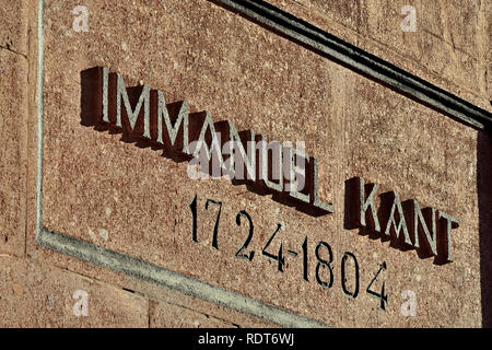 Gedenkstätte Inschrift auf dem Grab des deutschen Philosophen Immanuel Kant. Kaliningrad, ehemals Königsberg, Russland Stockfoto