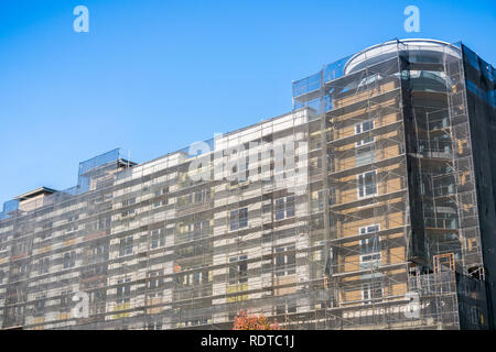 Neue und Moderne, Multilevel Apartmentanlagen in Sunnyvale, San Francisco Bay Area, Kalifornien gebaut Stockfoto