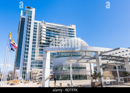 Februar 21, 2018 San Jose/CA/USA - Das moderne Rathaus Gebäude von San Jose an einem sonnigen Tag, San Francisco Bay Area, Kalifornien Stockfoto