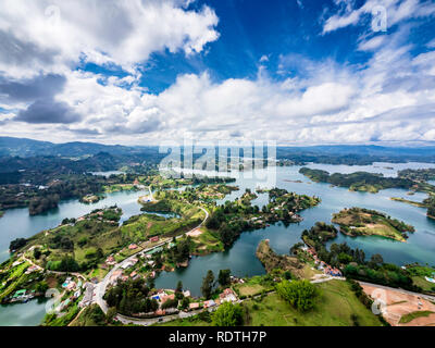 Tolle Aussicht auf den See Guatape von Piedra El Penol, Kolumbien Stockfoto