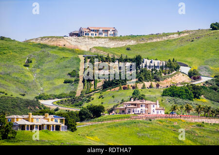 Villen auf den Hügeln von South San Francisco Bay Area, San Jose, Santa Clara County, Kalifornien Stockfoto