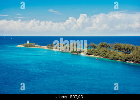 Malerischer Blick auf den Leuchtturm an der Spitze der Paradies Insel in Nassau, Bahamas Stockfoto