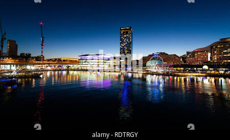 23. Dezember 2018, Sydney Australien: Nacht malerischen Panoramablick auf den Darling Harbour in Sydney, Australien Stockfoto