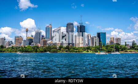 23. Dezember 2018, Sydney NSW Australien: Ozean und Sydney CBD skyline Landschaft panorama während ein Sommertag in Australien Stockfoto