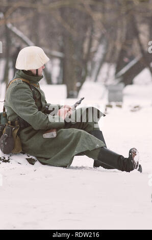 Der park Puschkin, St. Petersburg (Russland) - Februar 23, 2017: Militärische historische Rekonstruktion der Ereignisse des Zweiten Weltkriegs. Stockfoto