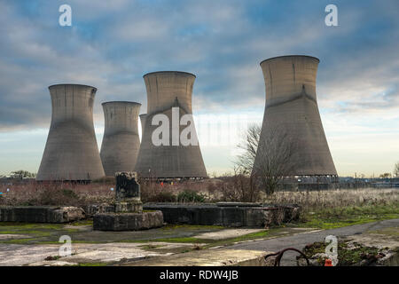 Stillgelegte Willington Kraftwerks Kühltürme Stockfoto