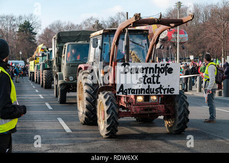 Berlin, Deutschland - Januar 19, 2019: Demonstration "Wir haben es satt", gegen die deutsche und die EU-Agrarpolitik und für nachhaltige Landwirtschaft i Stockfoto